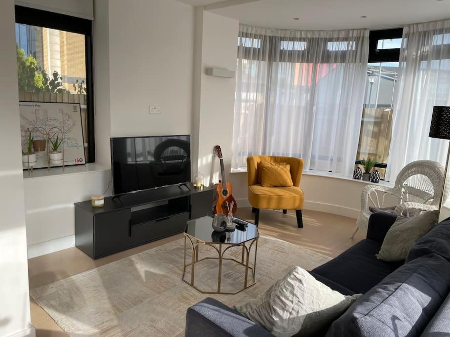 Entire In Brentford, West London. Appartamento *